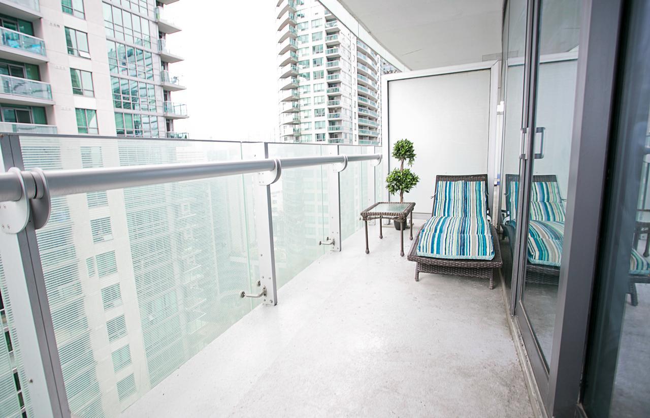 Royal Stays Condominiums - Upscale Downtown Suites Toronto Exterior foto